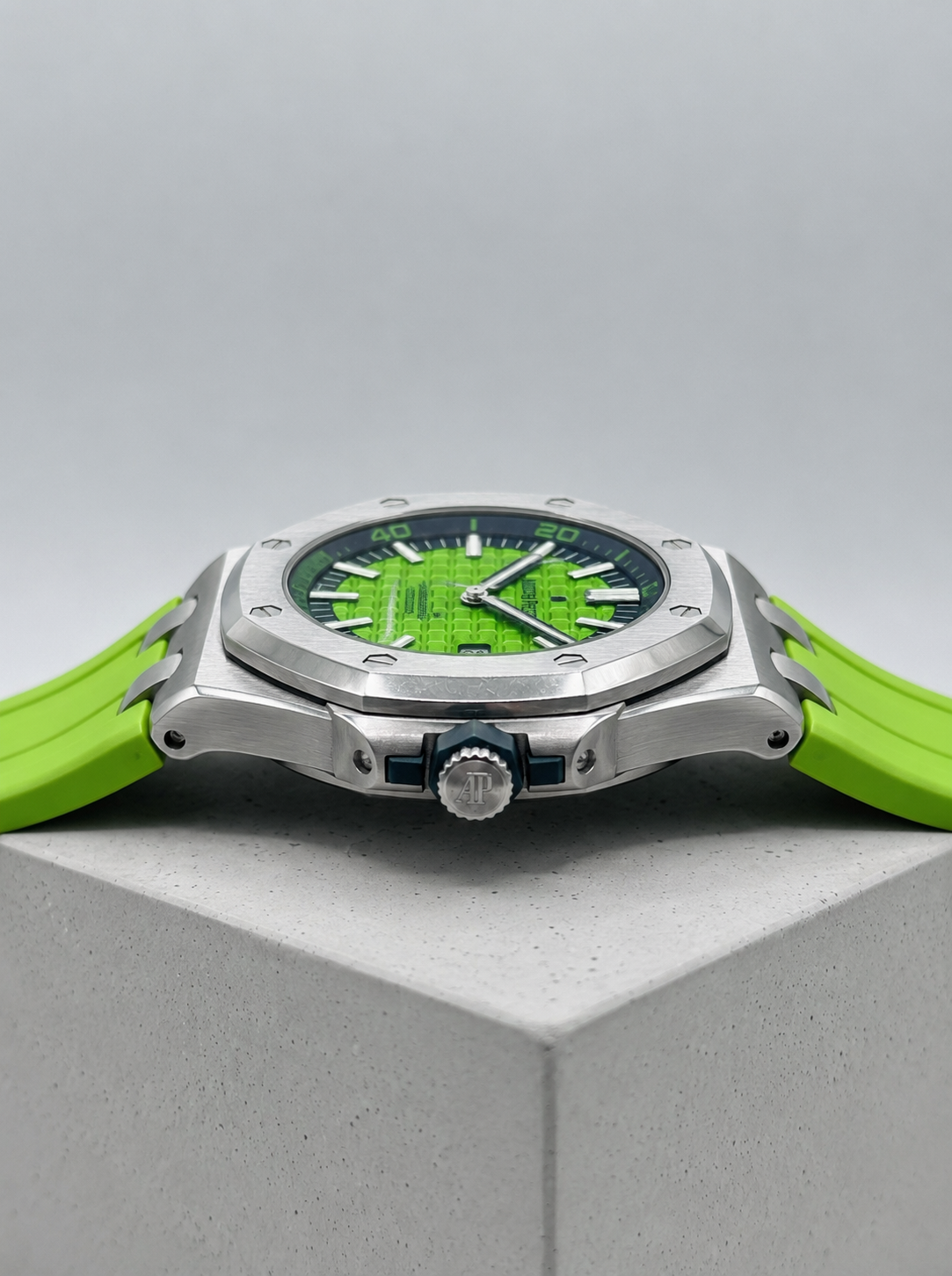 AUDEMARS PIGUET Rubber Strap Watch