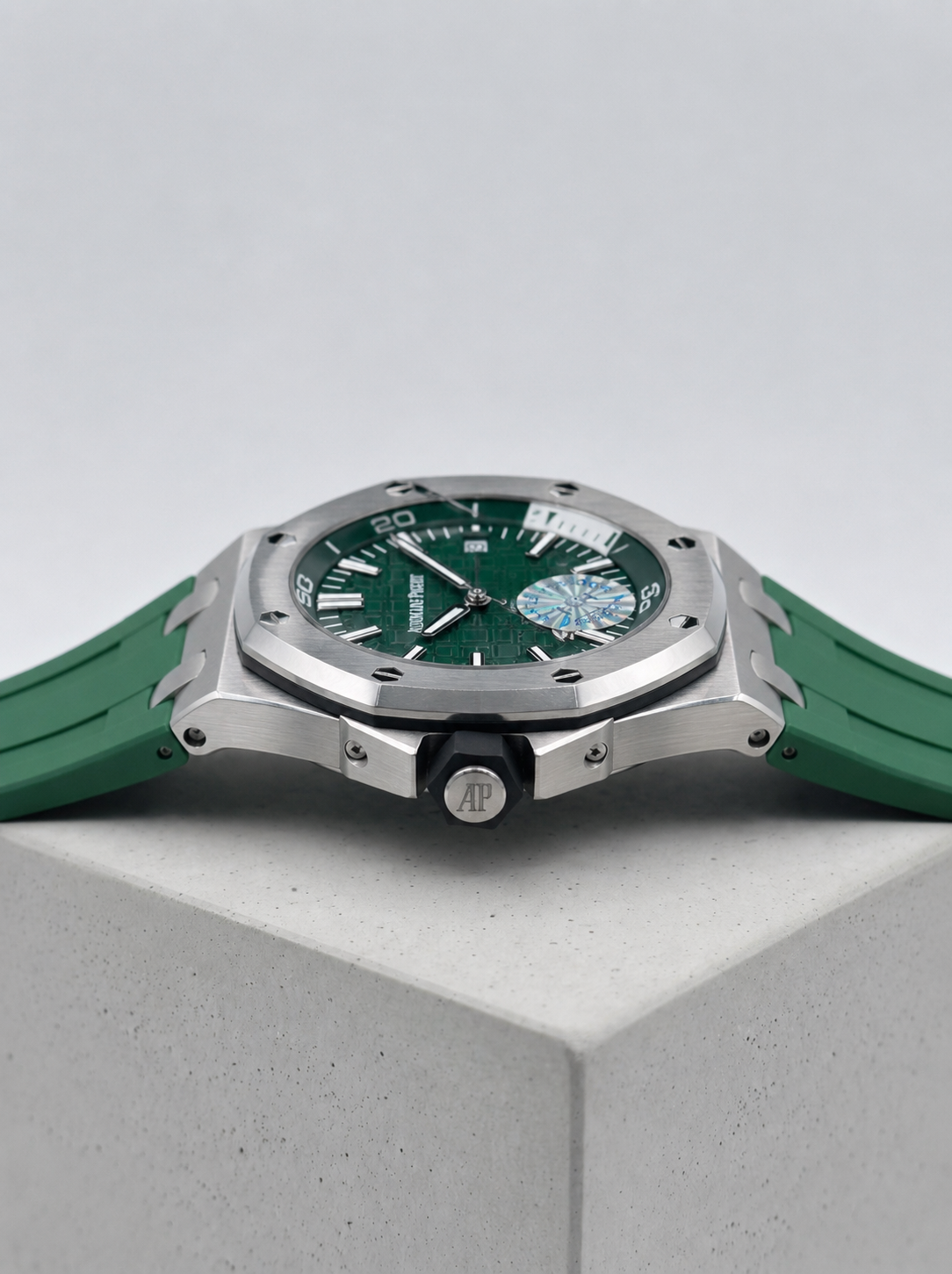 AUDEMARS PIGUET Rubber Strap Watch