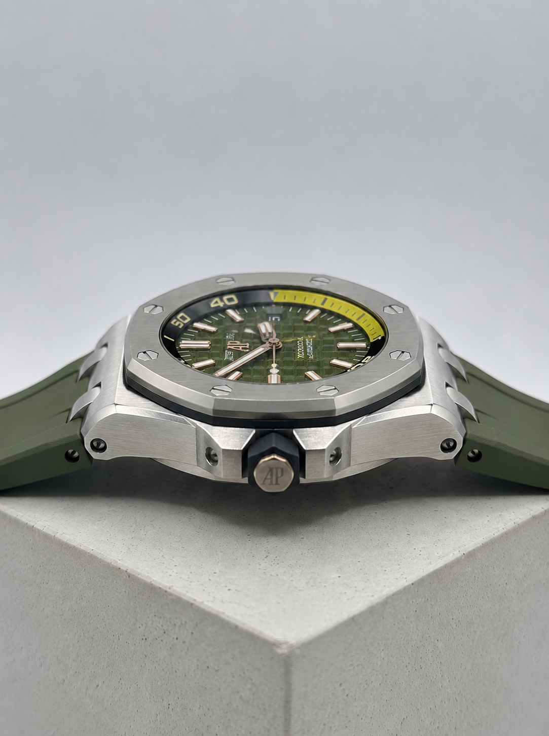 AUDEMARS PIGUET Rubber Strap Watch