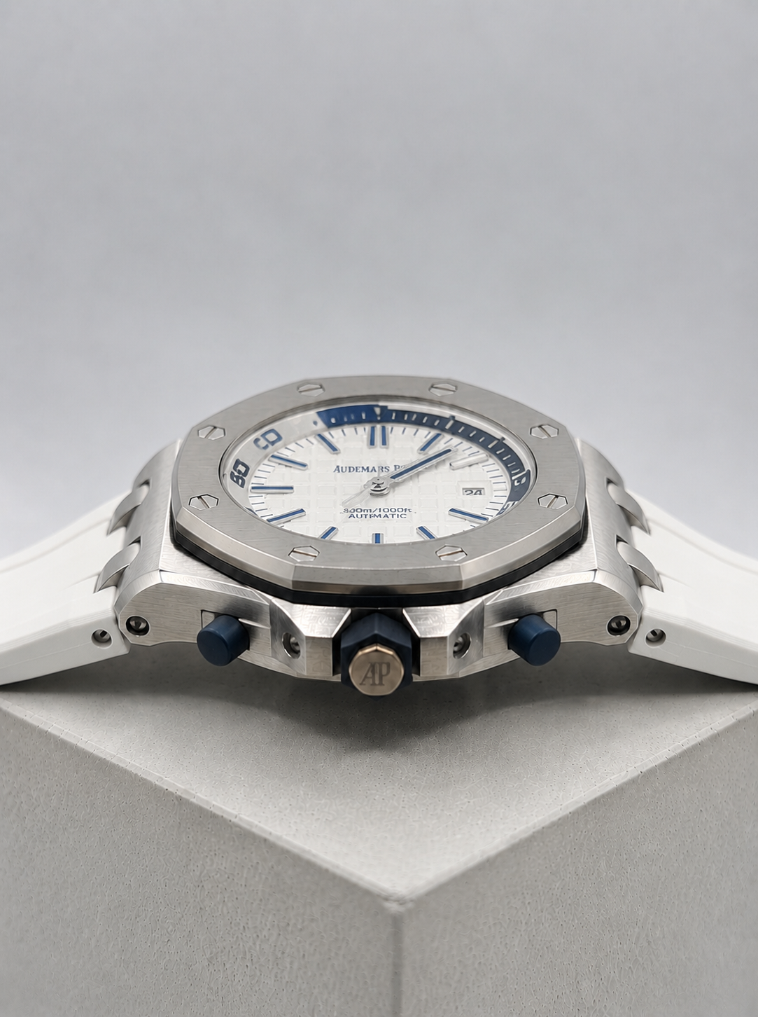 AUDEMARS PIGUET Rubber Strap Watch